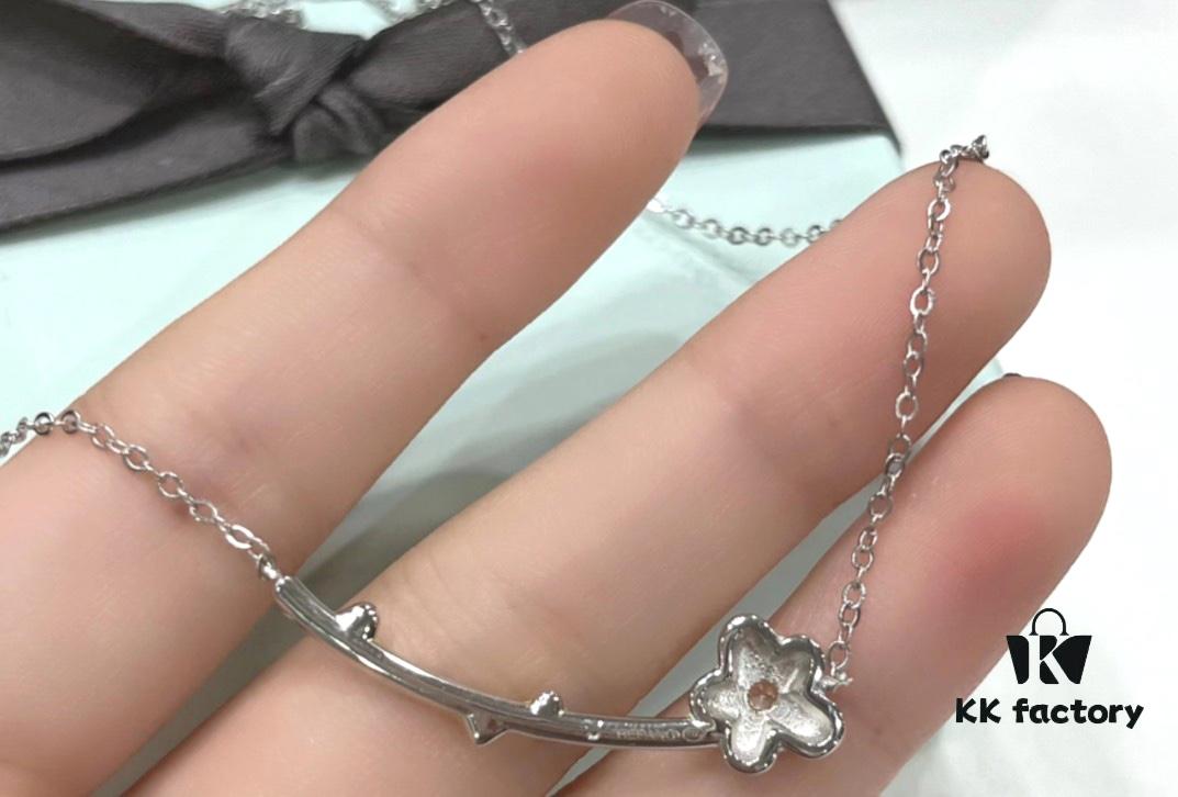 [Same as Zhou Yutong] HEFANG Creamy Little Flower Necklace, Ins-style Unique Collar Chain, Gift for Qixi Festival