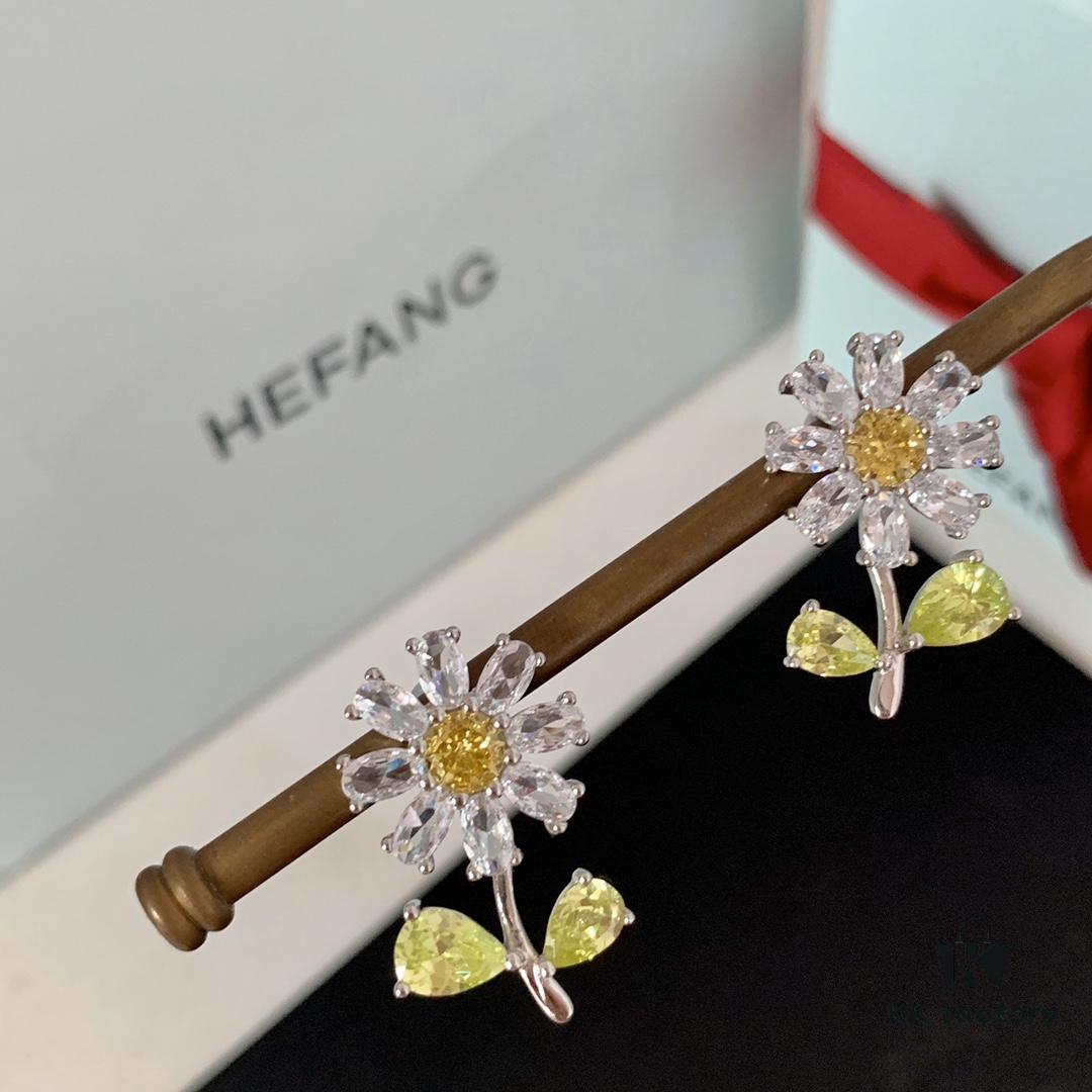 HEFANG Jewelry Summer Floral Earrings, Crystal-Clear and Exquisitely Delicate