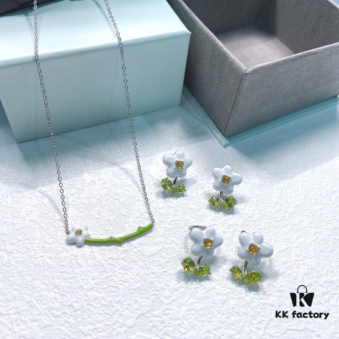Same Style as Zhou Yutong - He Fang Creamy Little Flower Stud Earrings, Ear Cuffs, New Minimalist Luxury Unique Necklace Set