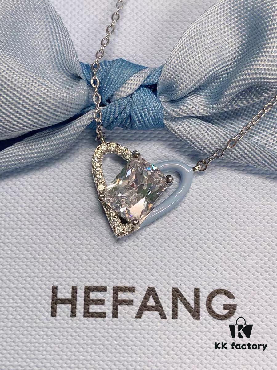 New Arrival ❤️ HEFANG Jewelry Barbie ✨ Ice Blue Sweetheart Necklace ✨ Model Wearing Effect Image