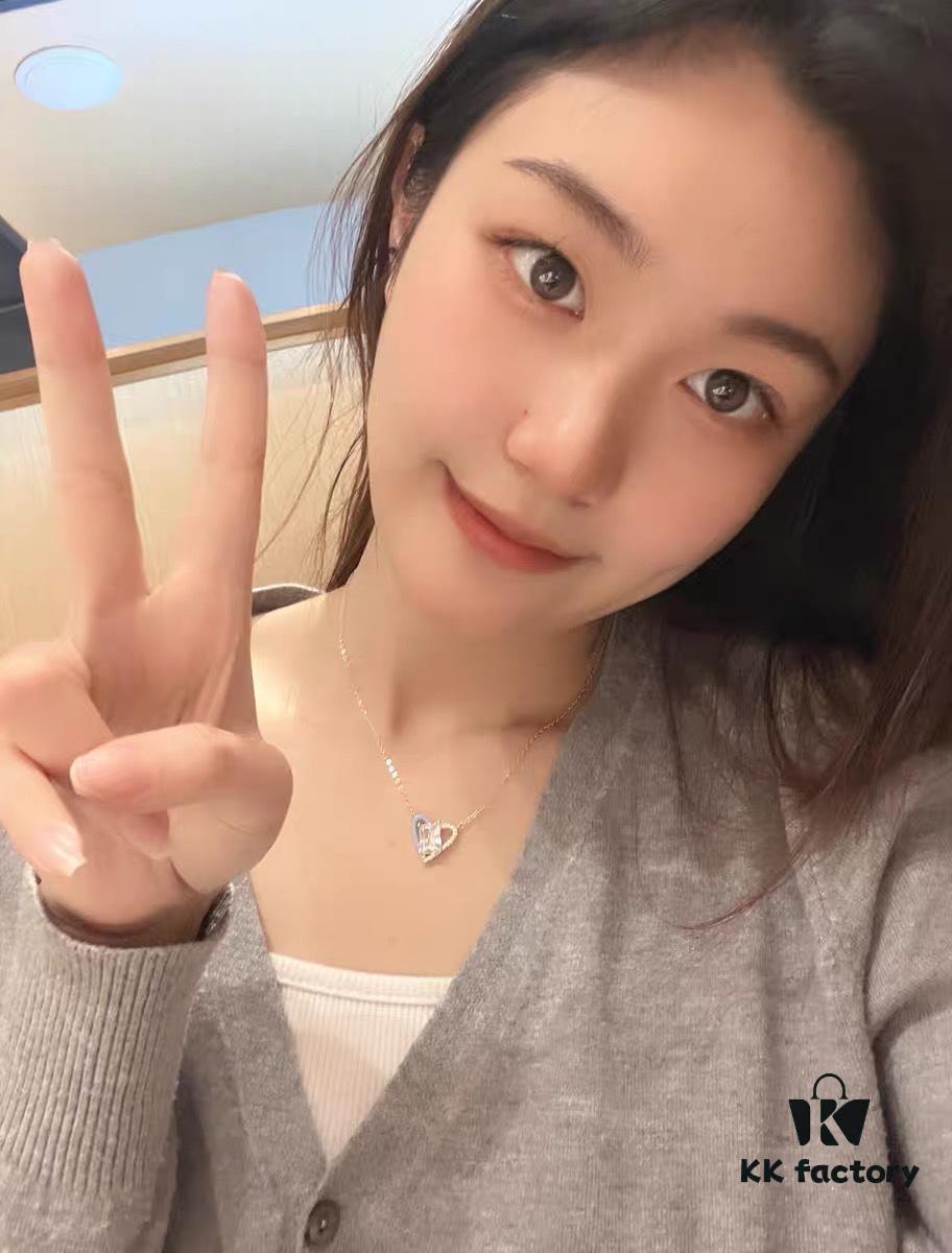 New Arrival ❤️ HEFANG Jewelry Barbie ✨ Ice Blue Sweetheart Necklace ✨ Model Wearing Effect Image