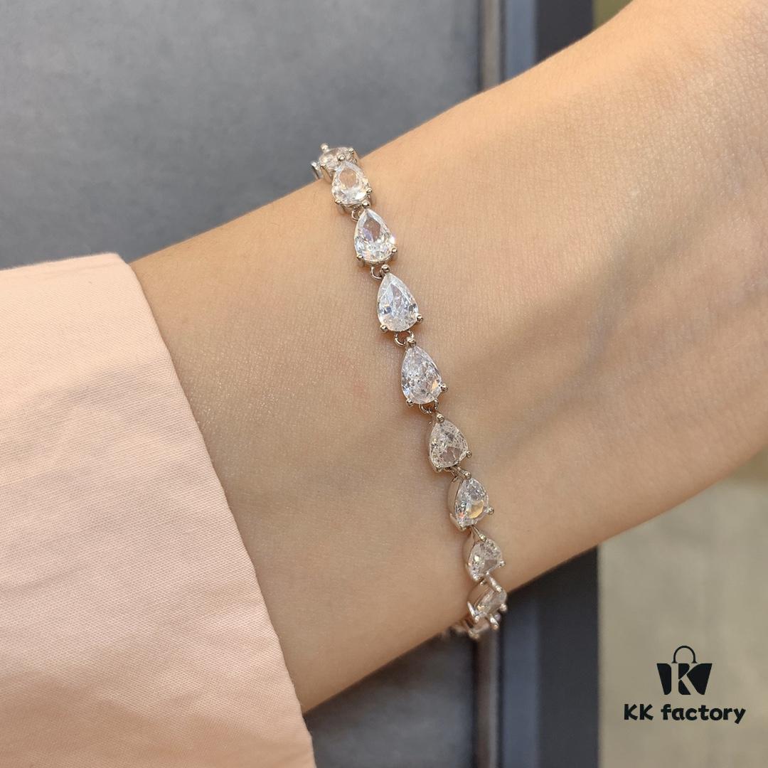 An Exquisite Bracelet Is a Must-Have
