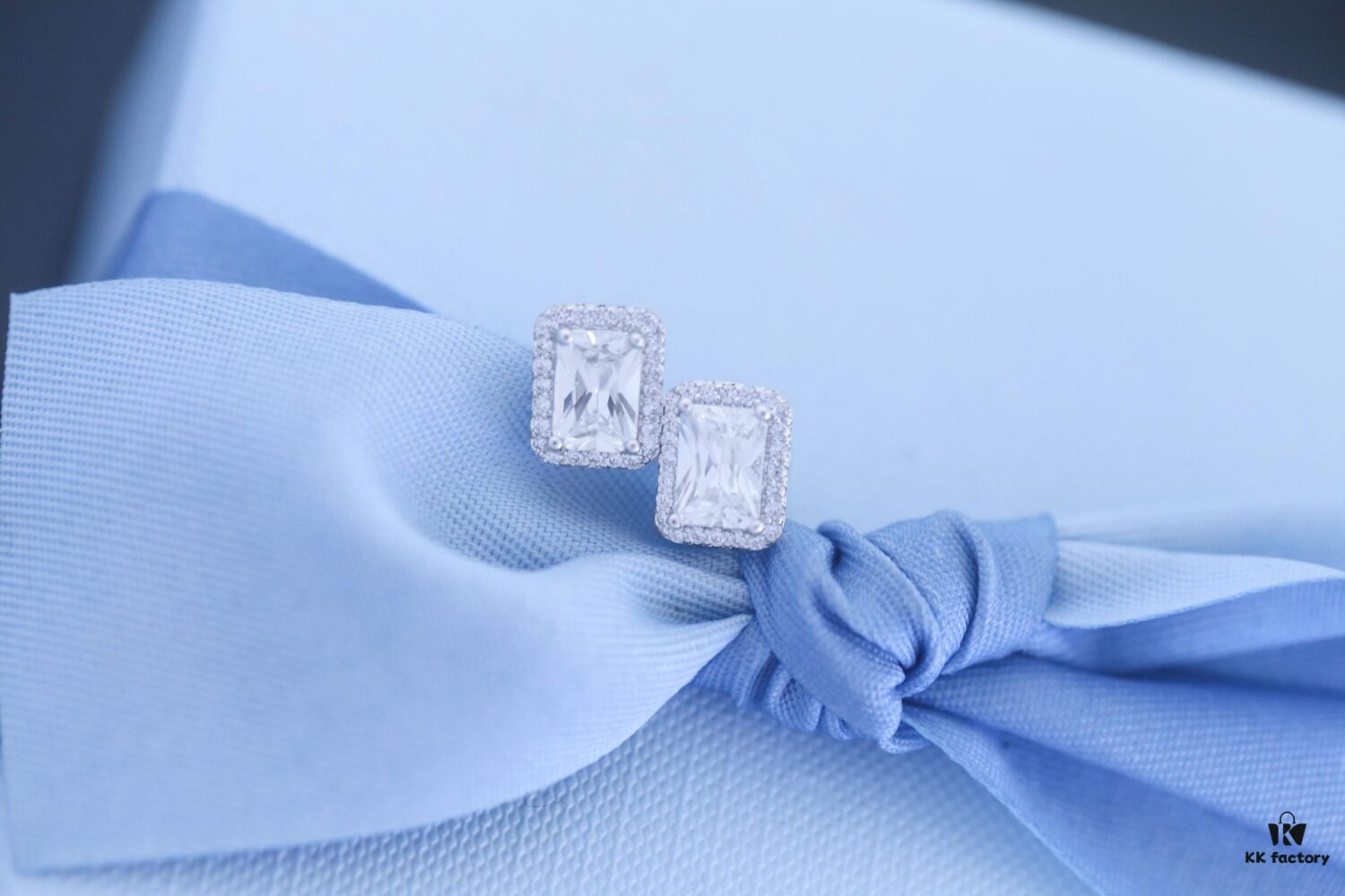 HEFANG Jewelry New Arrival Glittering Sugar Cube Stud Earrings, Luxury Minimalist and Unique Design Elegant Ear Accessories for Women
