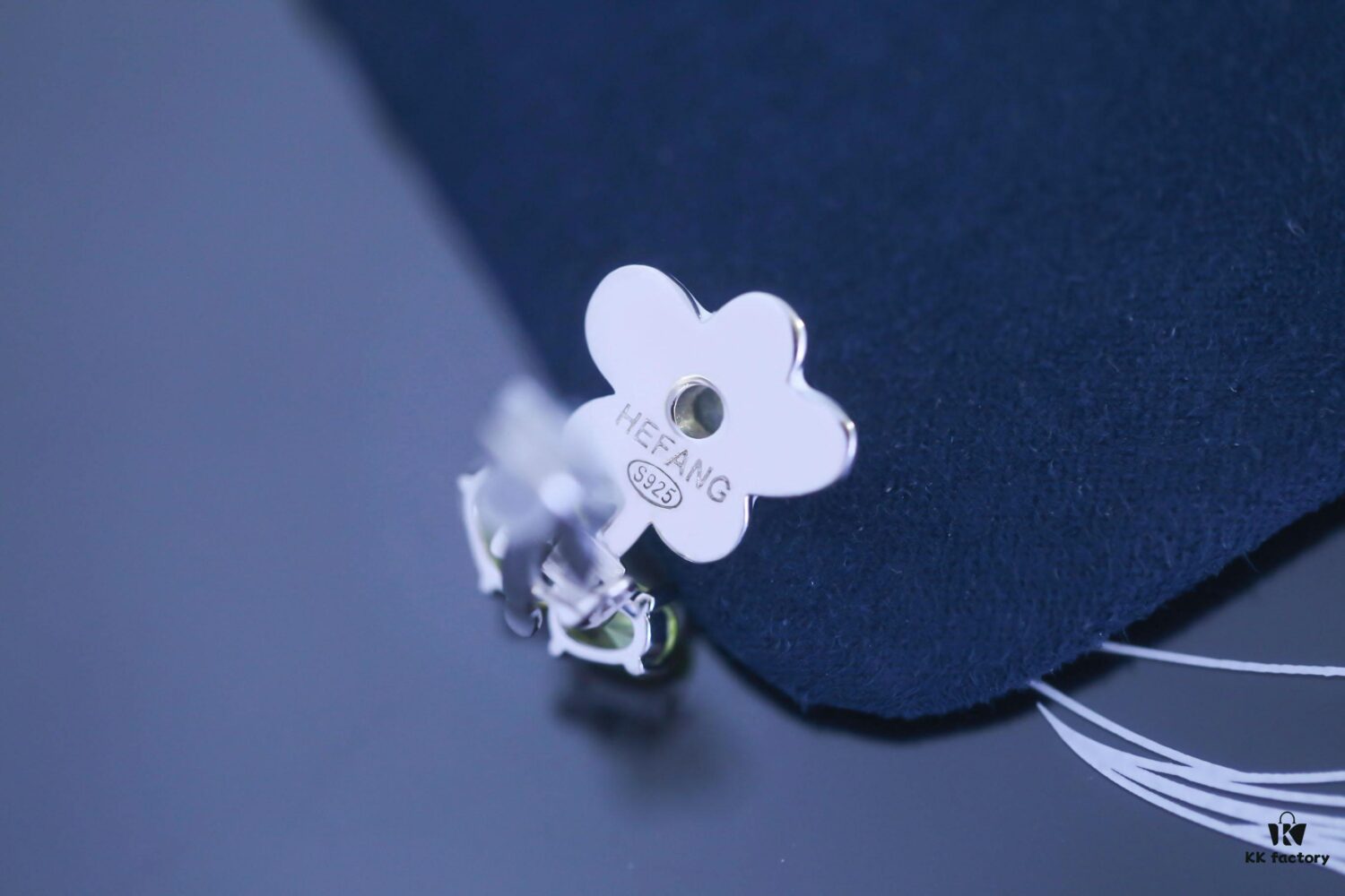 Zhou Yutong Same Style] HEFANG Creamy Minimalist Luxury Boutique Design Earrings / Clip-on Flower Studs Gift