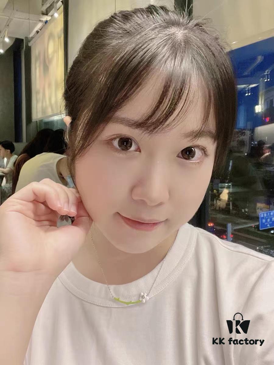 HEFANG Jewelry Cream Floral Necklace - Ins-style Minimalist Collarbone Chain, Popularized by Zhou Yutong, Ideal Gift for Qixi Festival