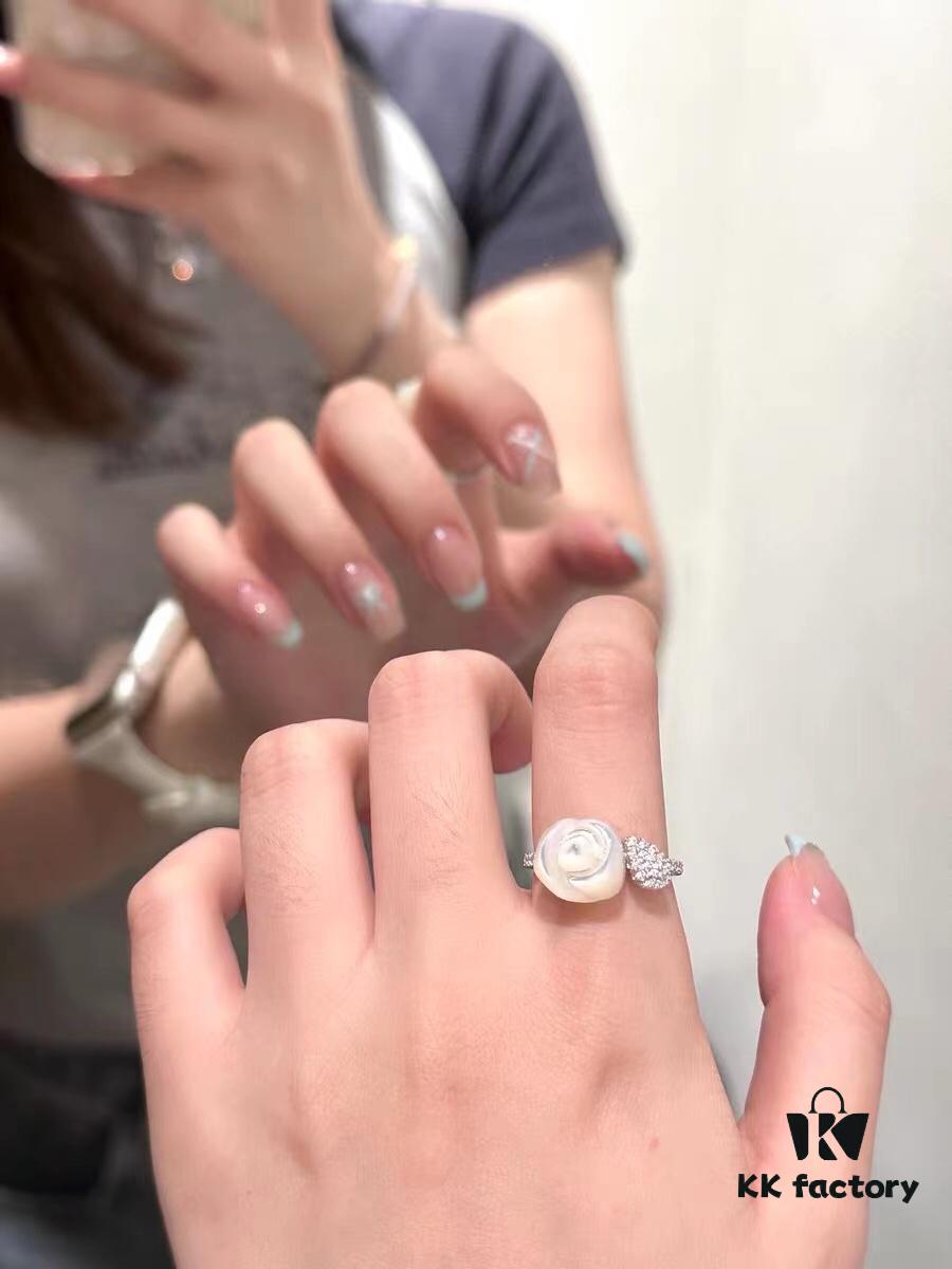 HEFANG White Rose Ring