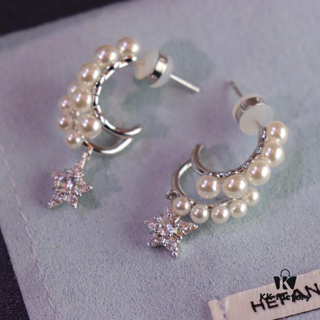 He Fang New Arrival Moonlight White Stud Earrings