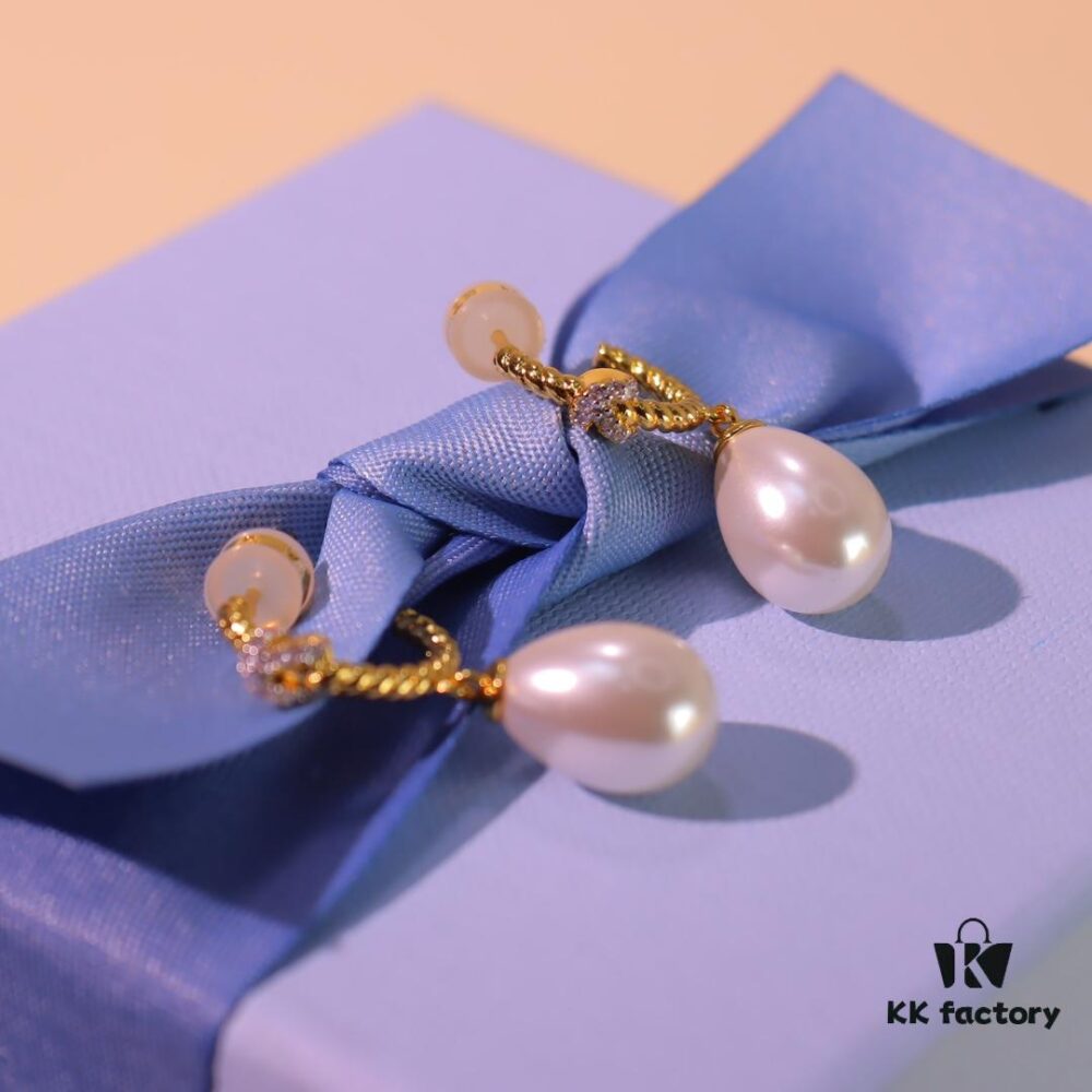 He Fang Jewelry Heart Knot Pearl Stud Earrings