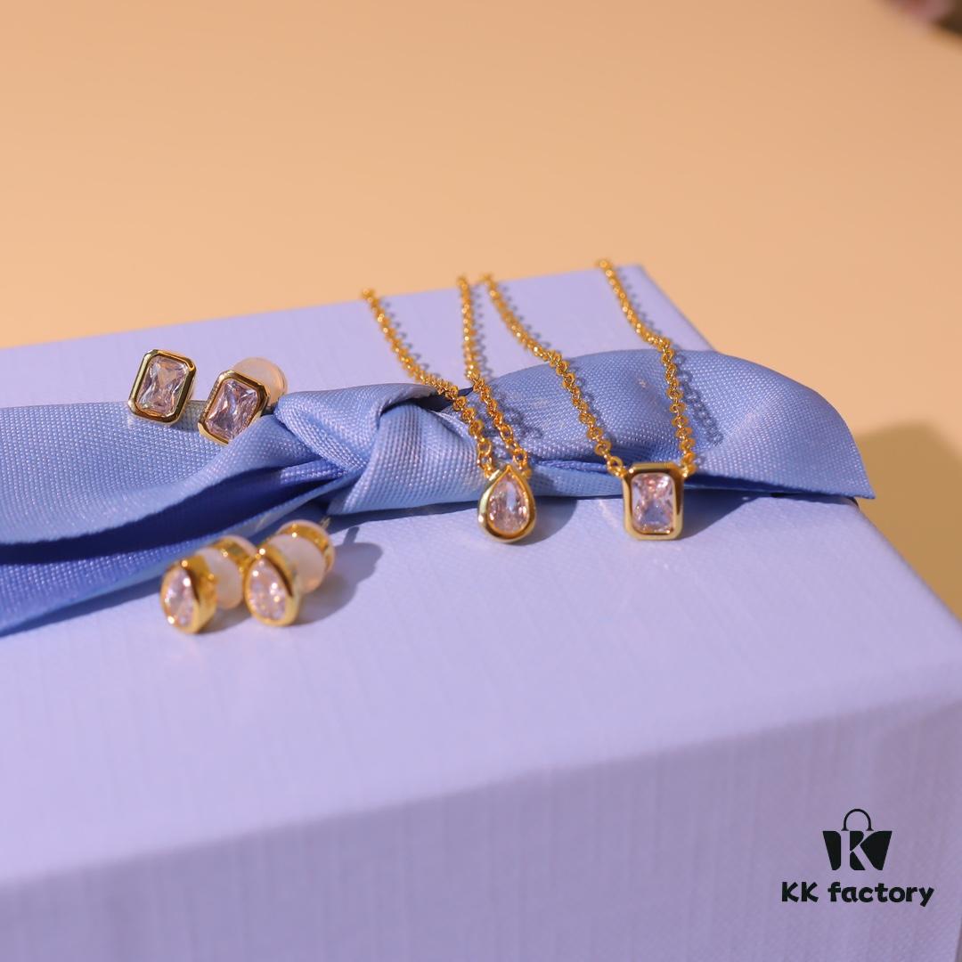He Fang New Arrival Mini Lustrous Necklace and Stud Earrings