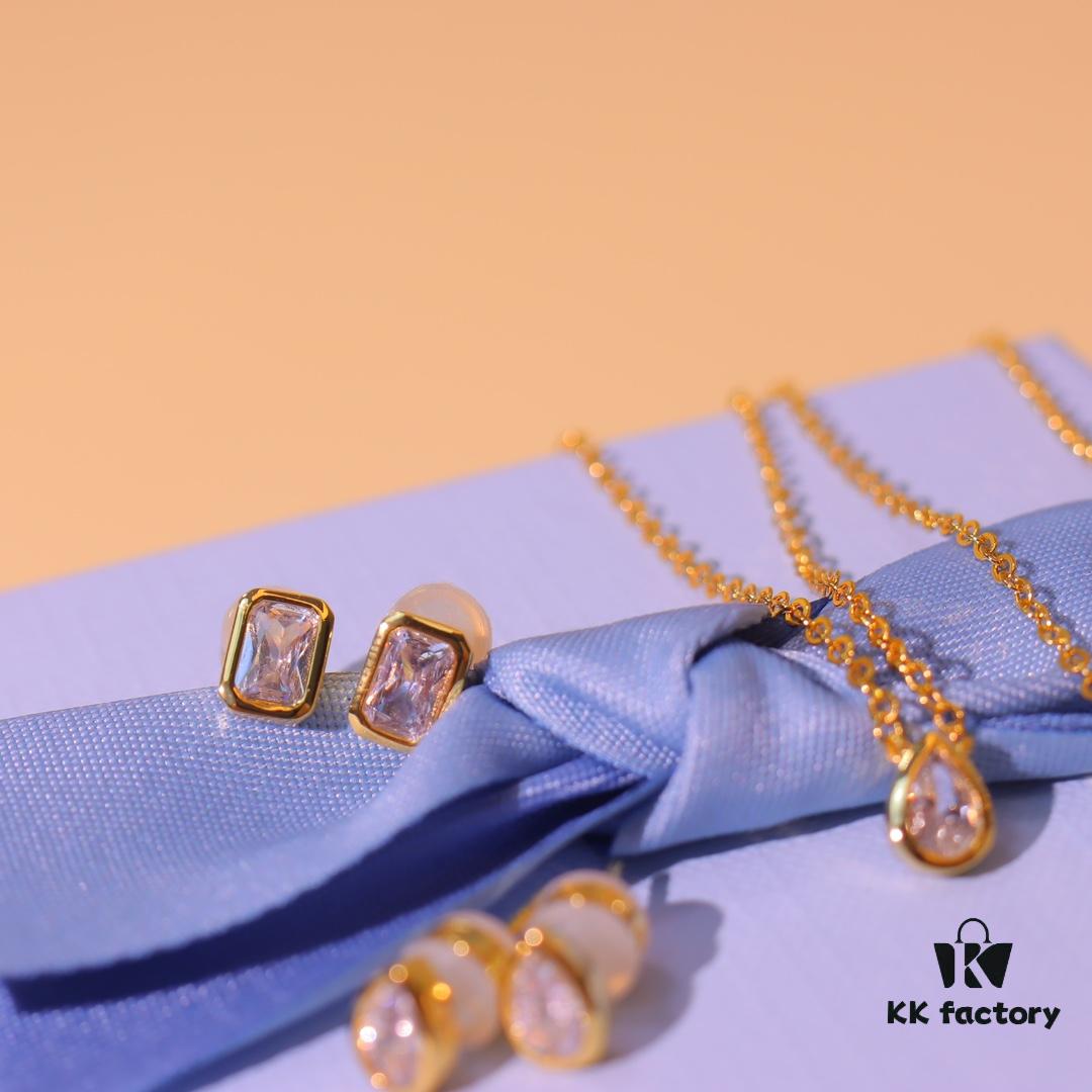 He Fang New Arrival Mini Lustrous Necklace and Stud Earrings