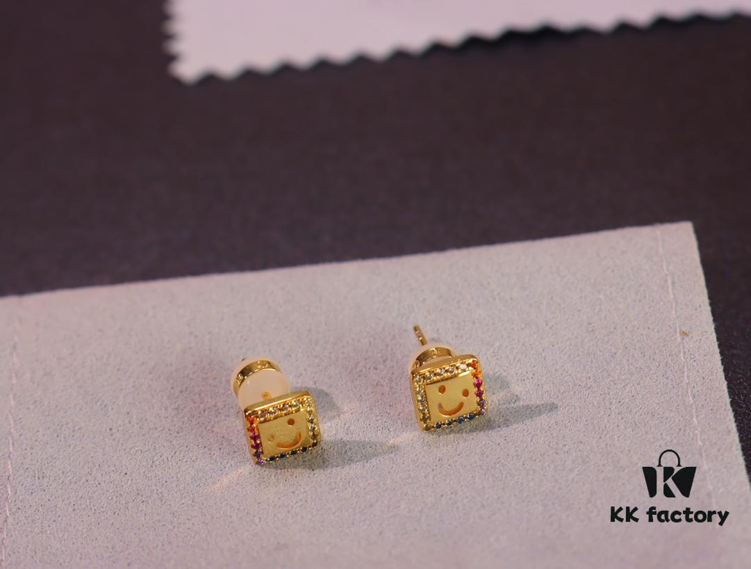 He Fang New Smiling Face Colored Diamond Necklace and Stud Earrings