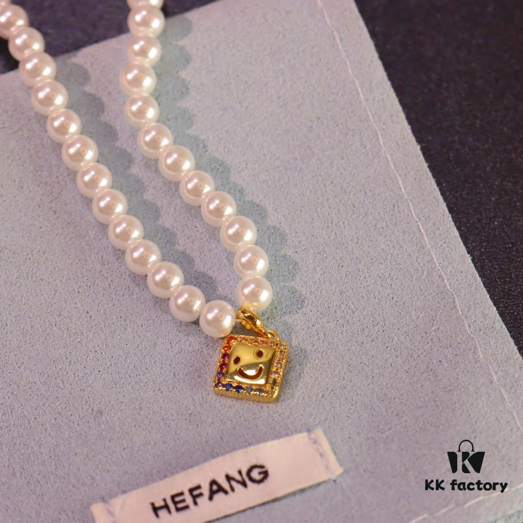 He Fang New Smiling Face Colored Diamond Necklace and Stud Earrings