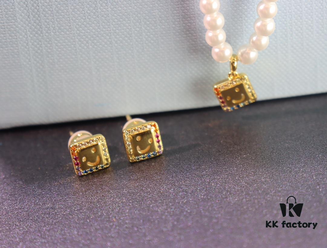 He Fang New Smiling Face Colored Diamond Necklace and Stud Earrings