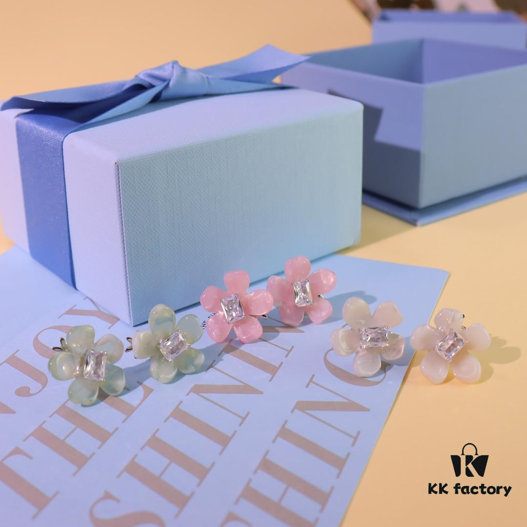 Hexfang New Design Freesia Stud Earrings