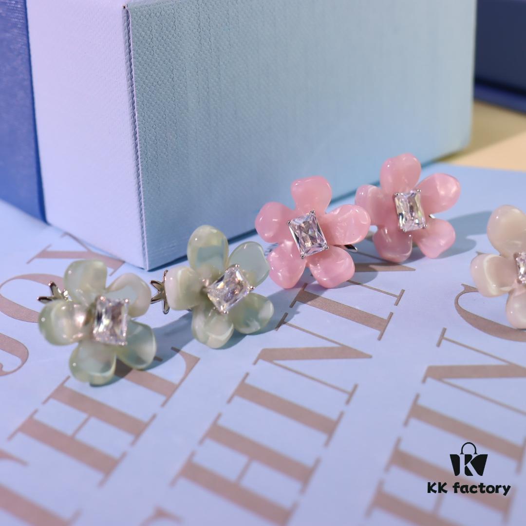 Hexfang New Design Freesia Stud Earrings