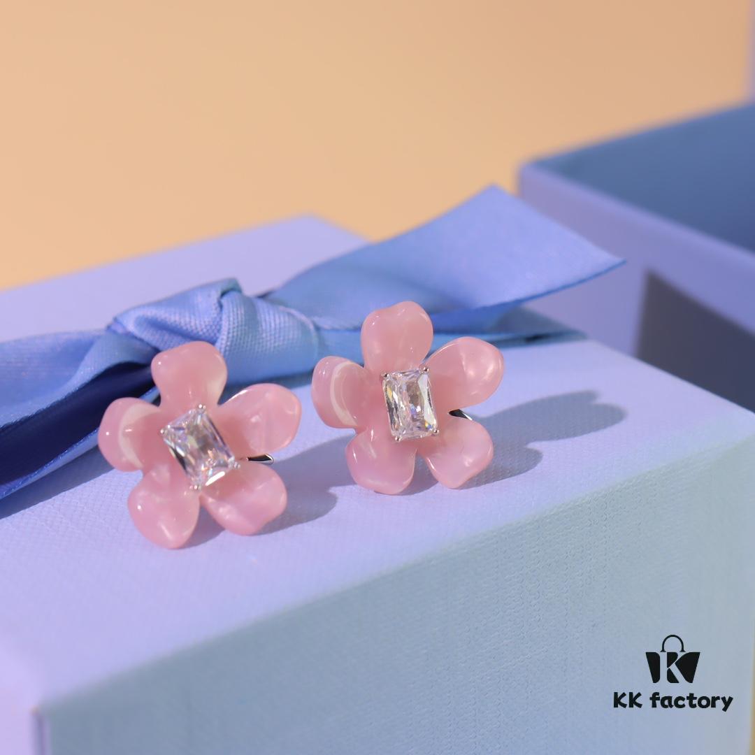 Hexfang New Design Freesia Stud Earrings