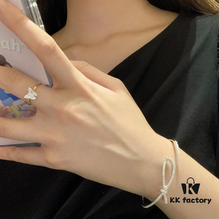 Instantly fell in love—what a hidden gem brand this is! All items are factory-direct quality, genuine top-tier originals. Full collection available for order, including bracelets and rings in countless styles. Highly recommended from personal experience.