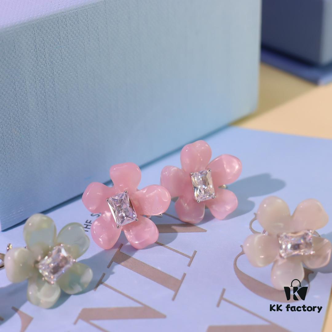 Hexfang New Design Freesia Stud Earrings