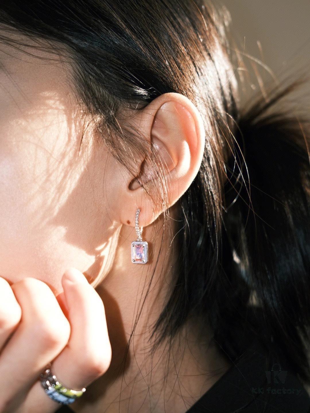 Aurora Sugar Cube Series - Zircon Surrounding Transparent Cube Stone