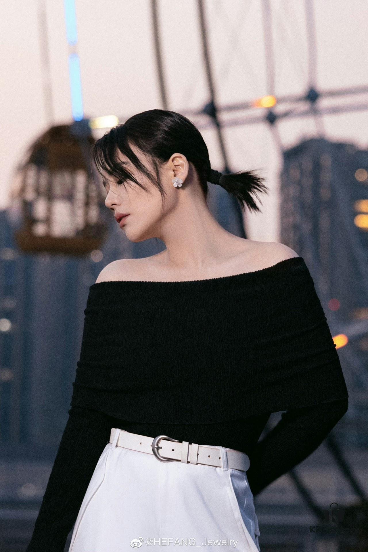 He Fang Freesia Stud Earrings