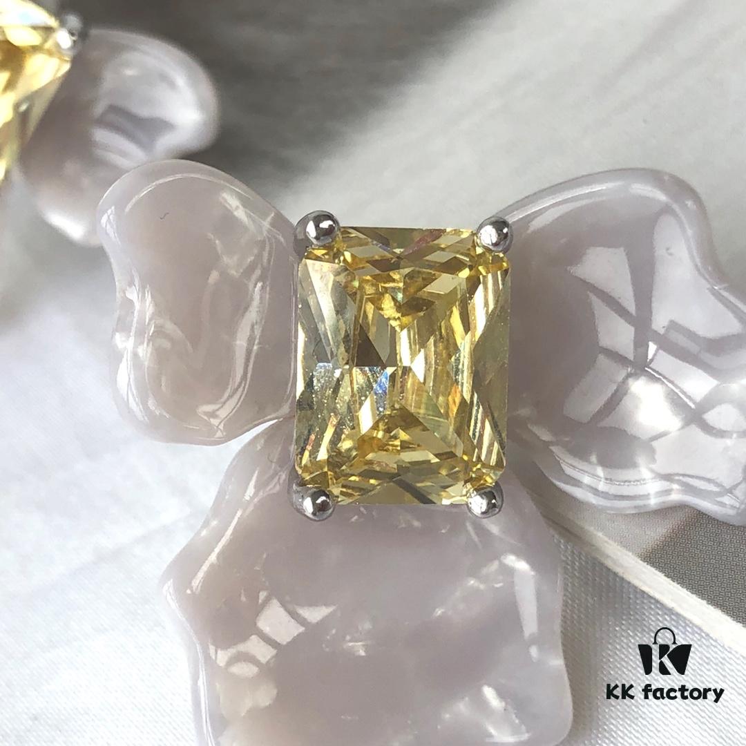 HEFANG Blossom Collection 2023 White Iris Sugar Cube Earrings