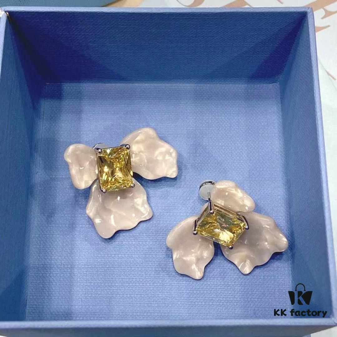 He Fang White Iris Earrings New Arrival