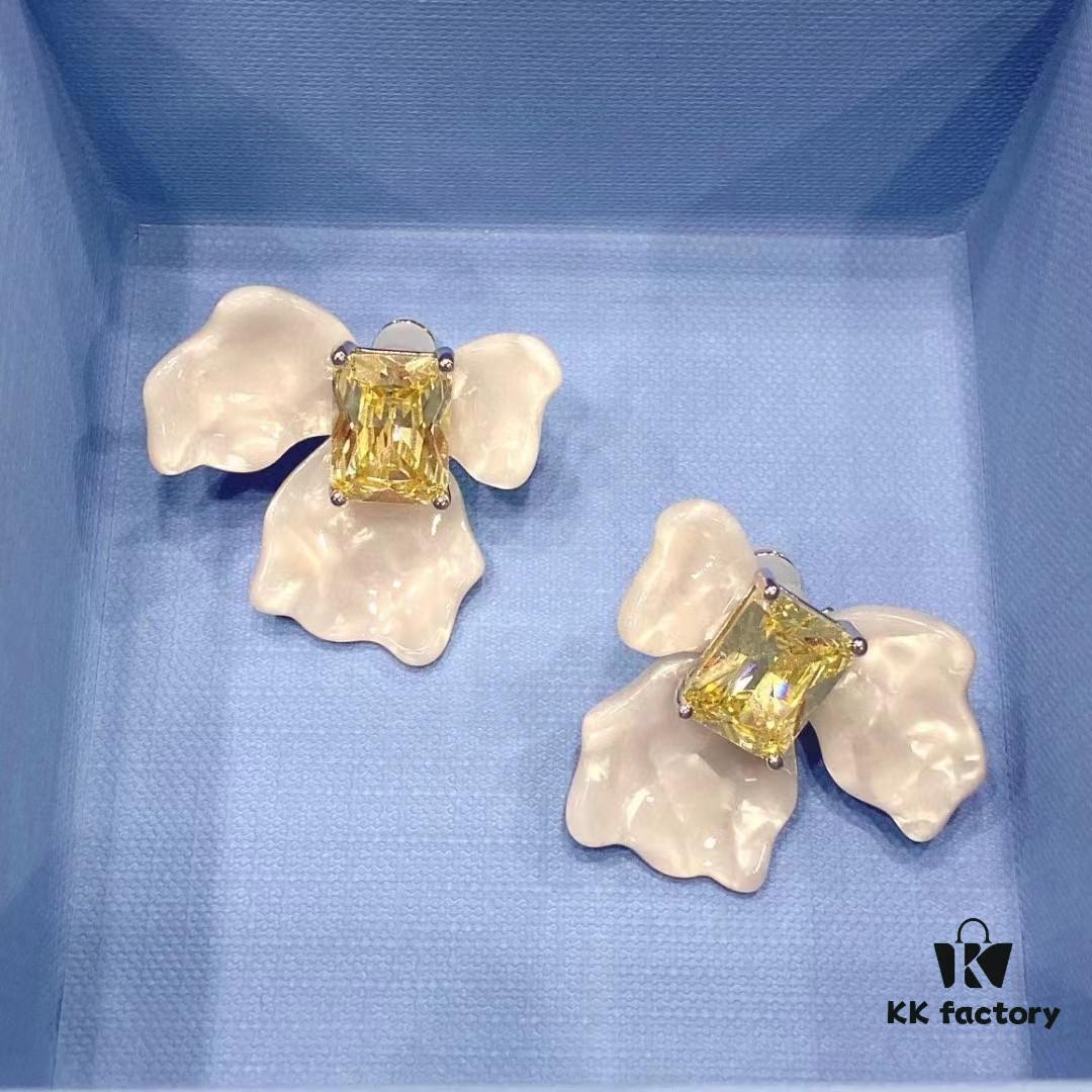 He Fang White Iris Earrings New Arrival