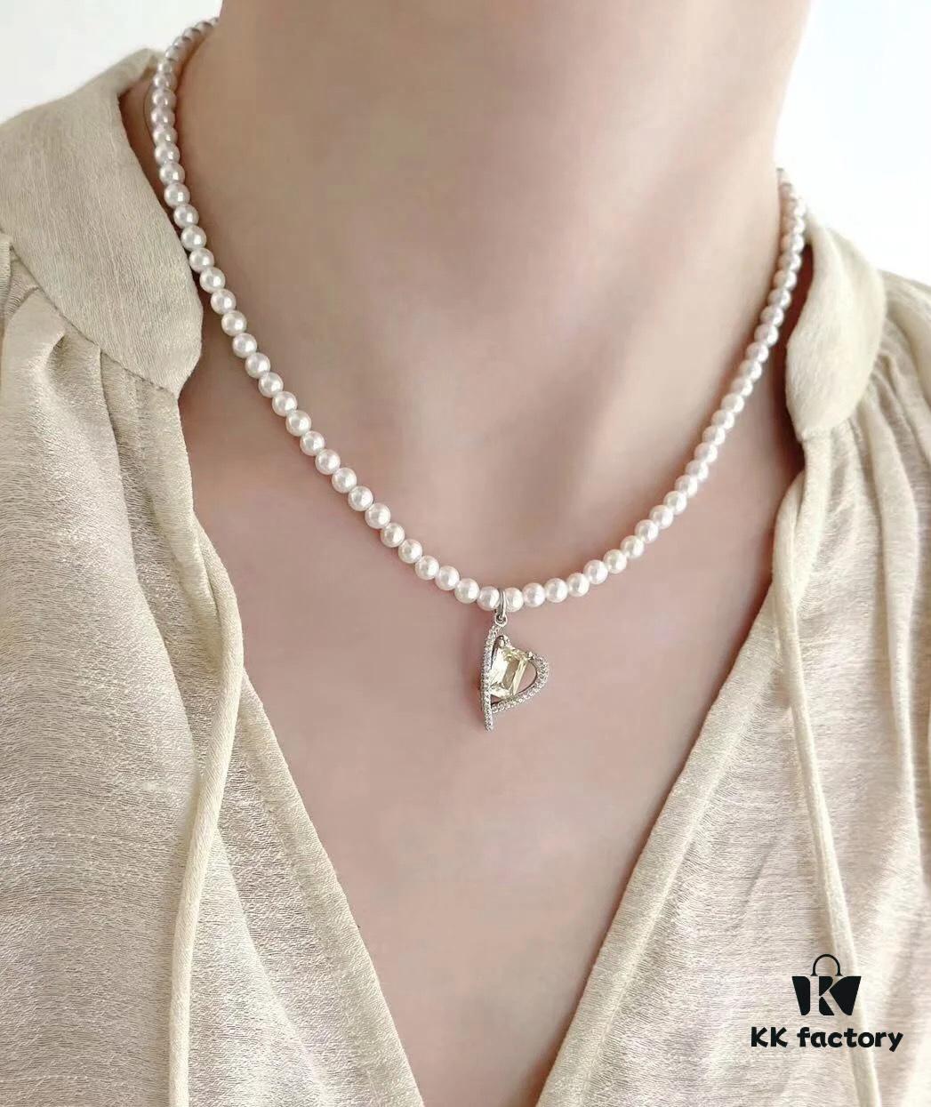 Gentle and Soft He Fang Necklace