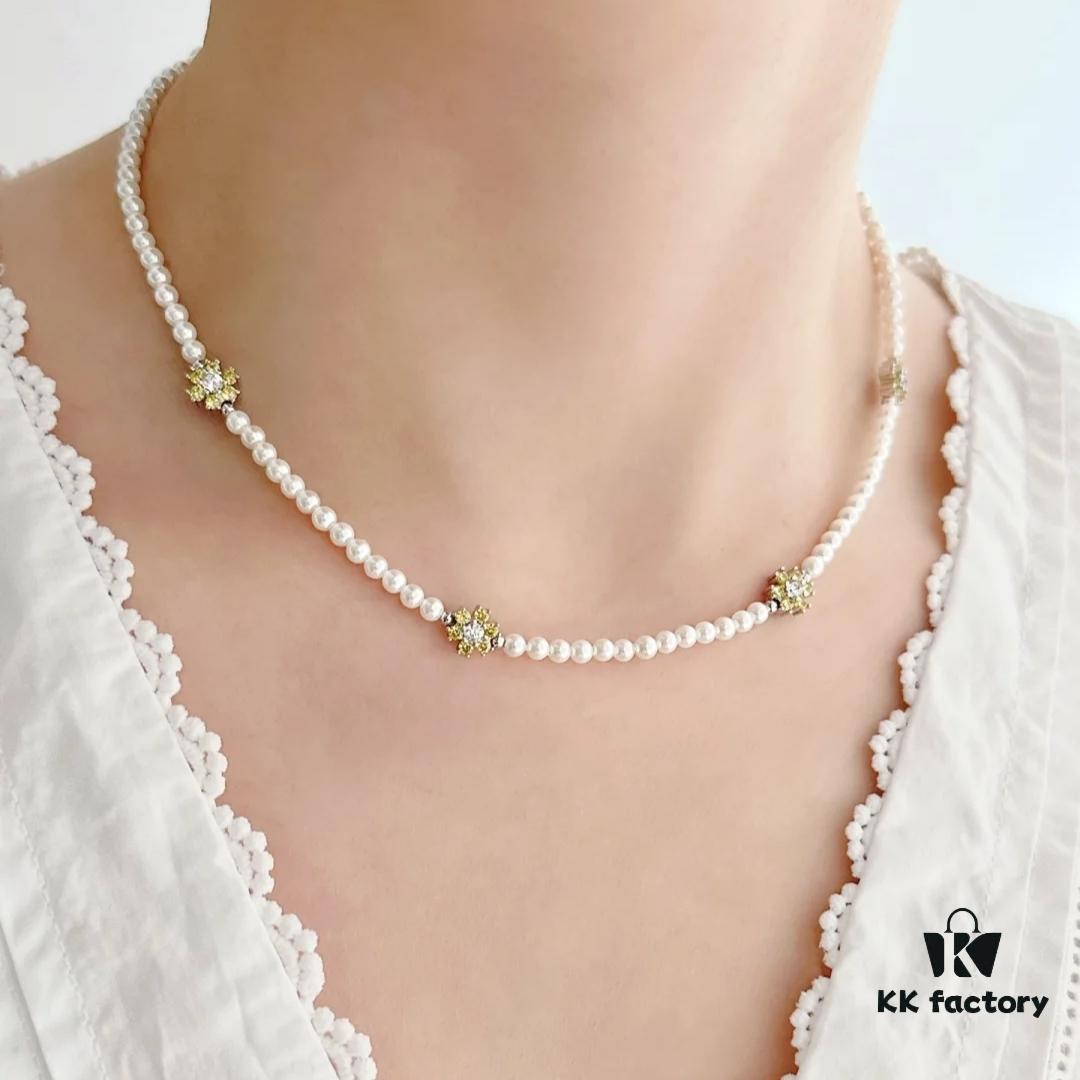 Rosa Two-Piece Jewelry Set – Truly Evokes the Feeling of Spring!