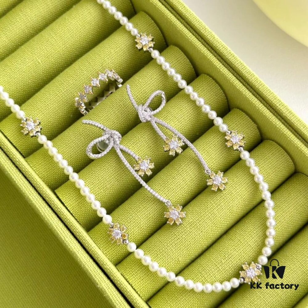 Rosa Two-Piece Jewelry Set – Truly Evokes the Feeling of Spring!