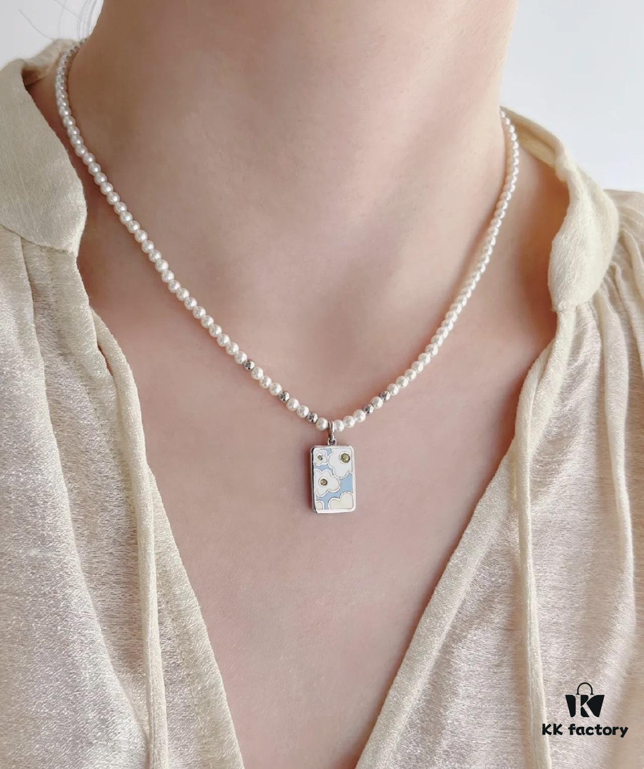 Gentle and Soft He Fang Necklace