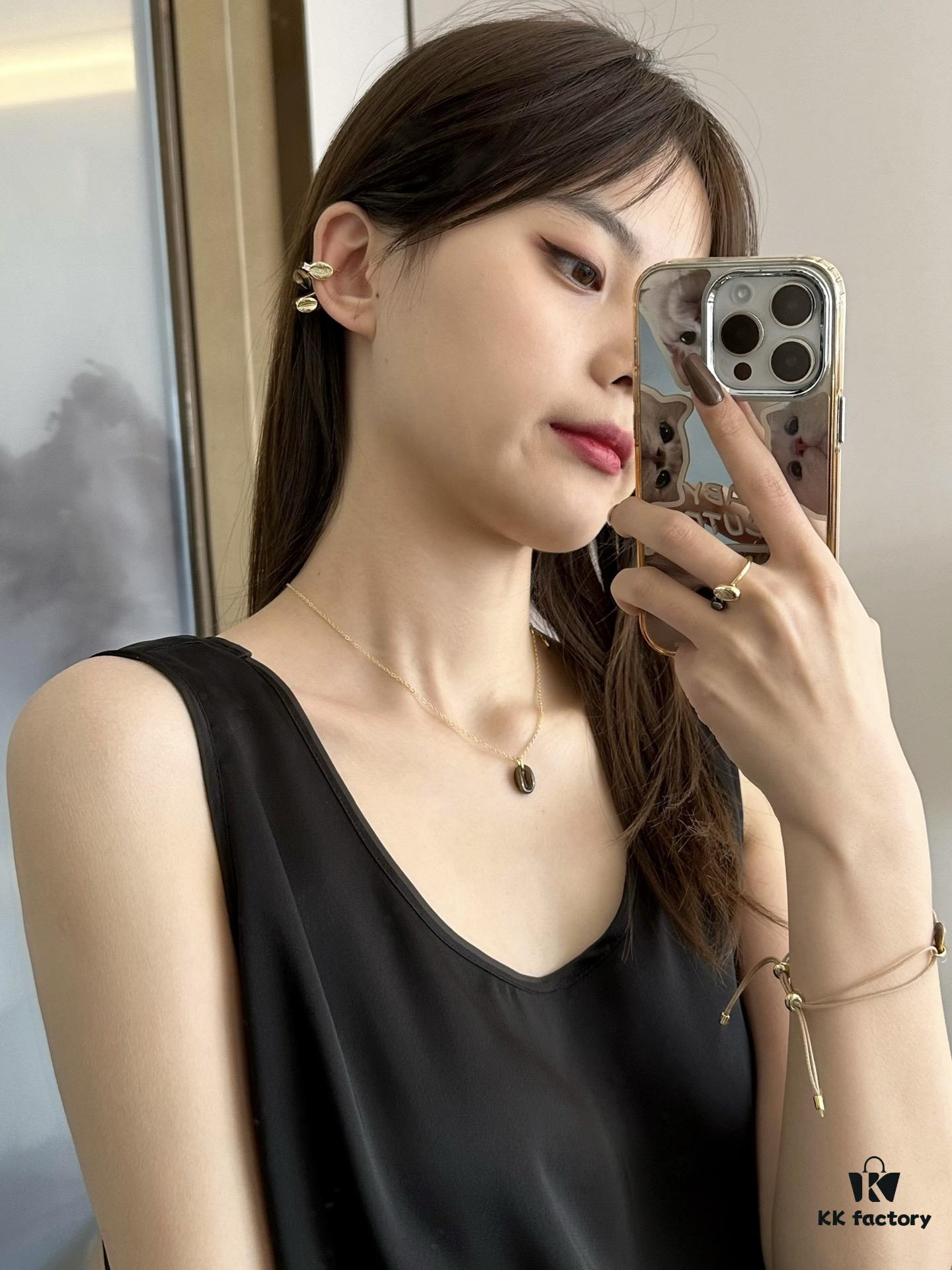 Stunning! Fashion-forward DNA for the style-savvy!