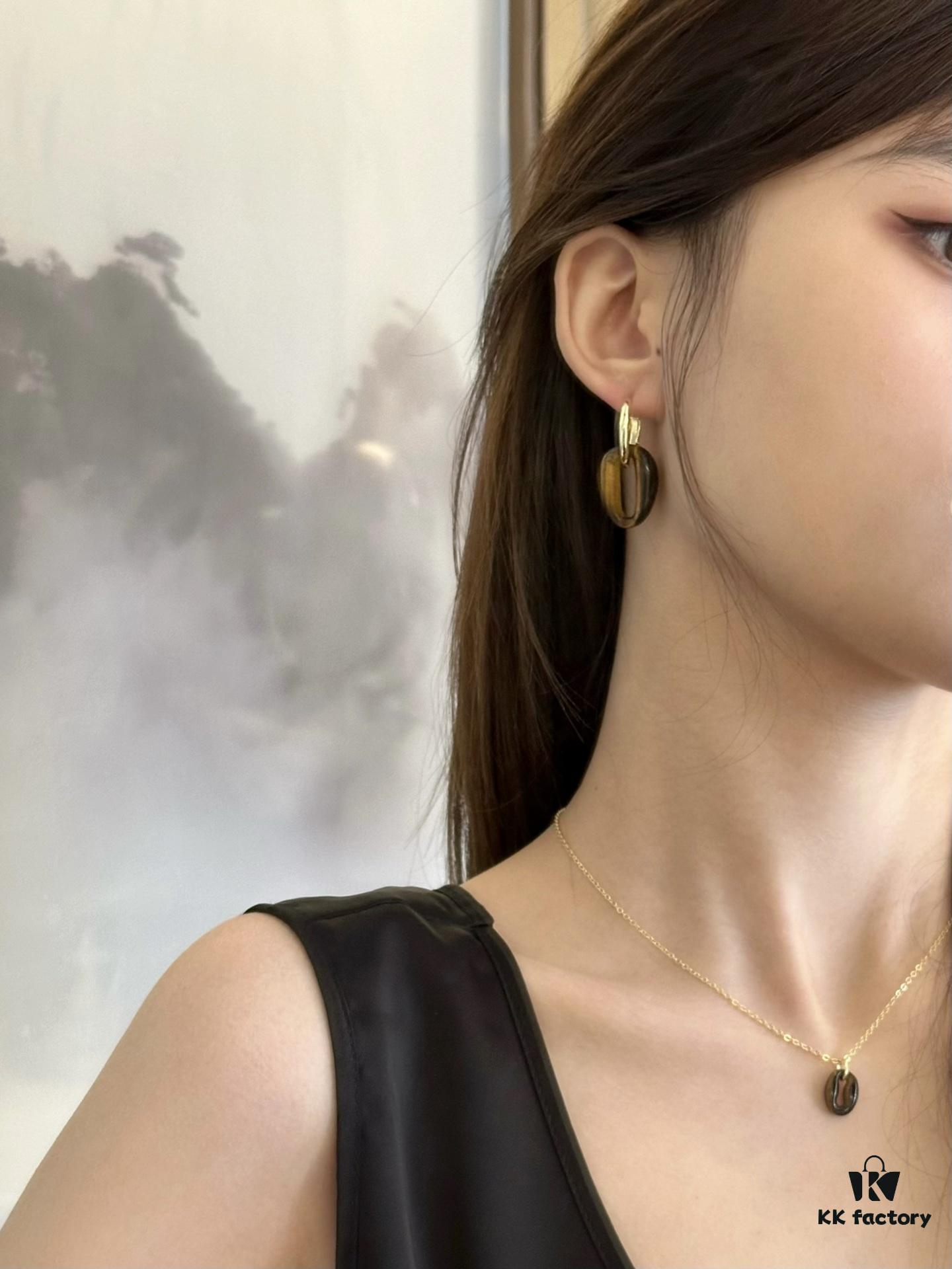 Stunning! Fashion-forward DNA for the style-savvy!