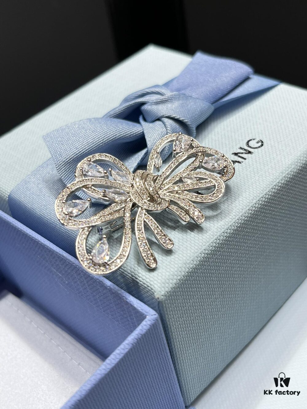 I Guess Your Coat Is Missing a Brooch 🔷【HEFANG】Hefang Brooch, Same Silver Material as Counter