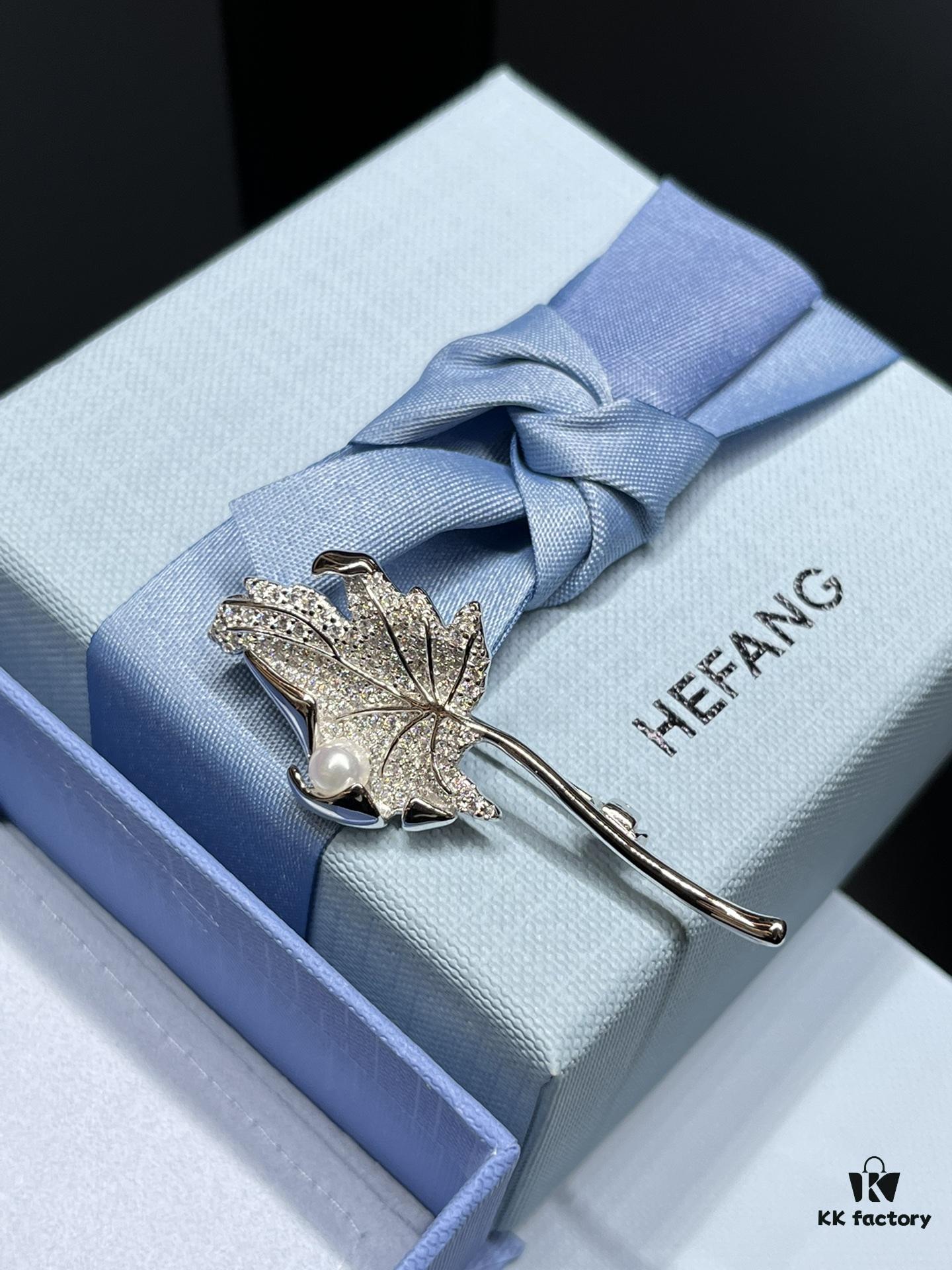 I guess your coat is still missing a brooch 🔷