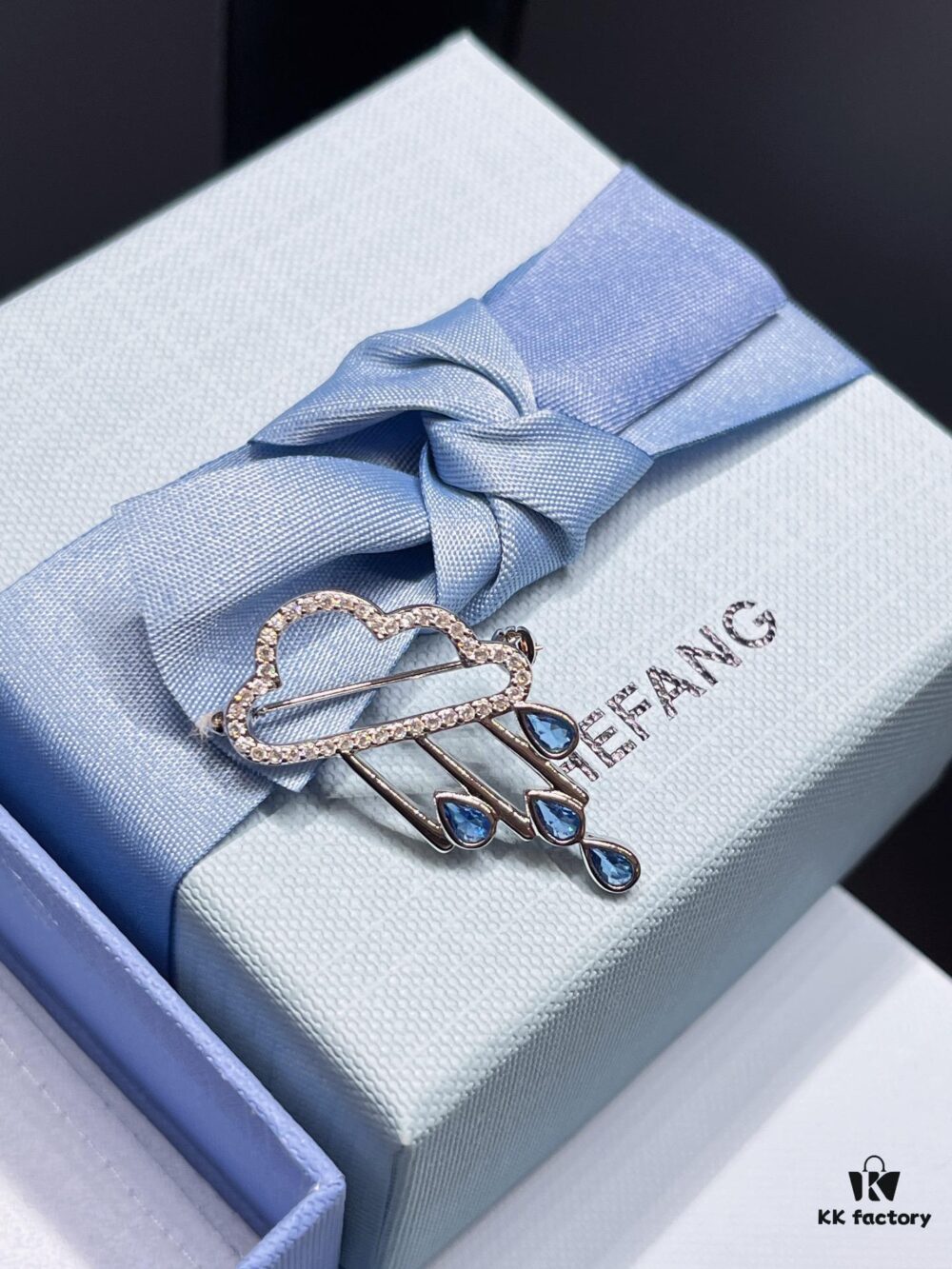 I Guess Your Coat Is Missing a Brooch 🔷