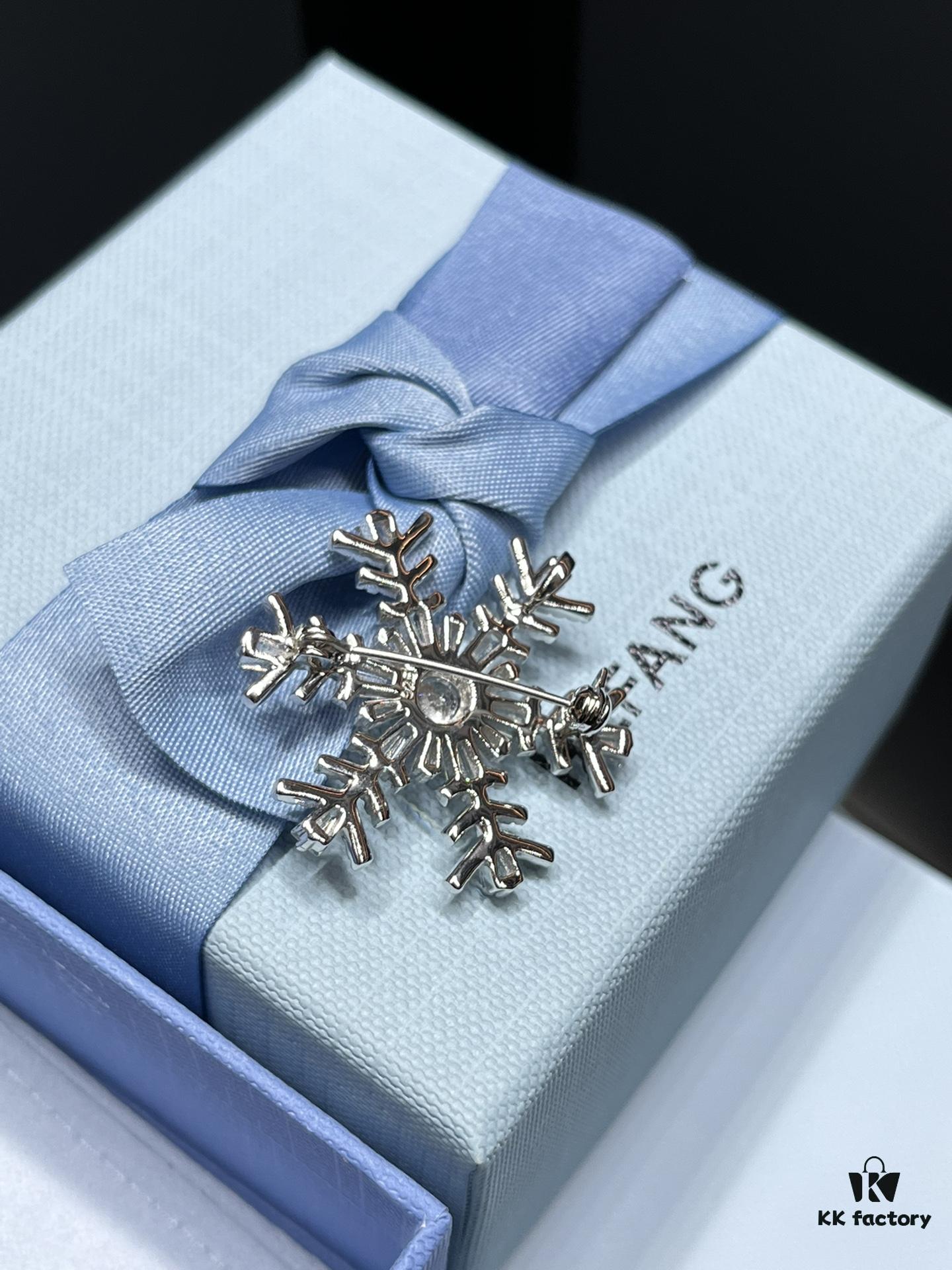 I Guess Your Coat Is Missing a Brooch 🔷