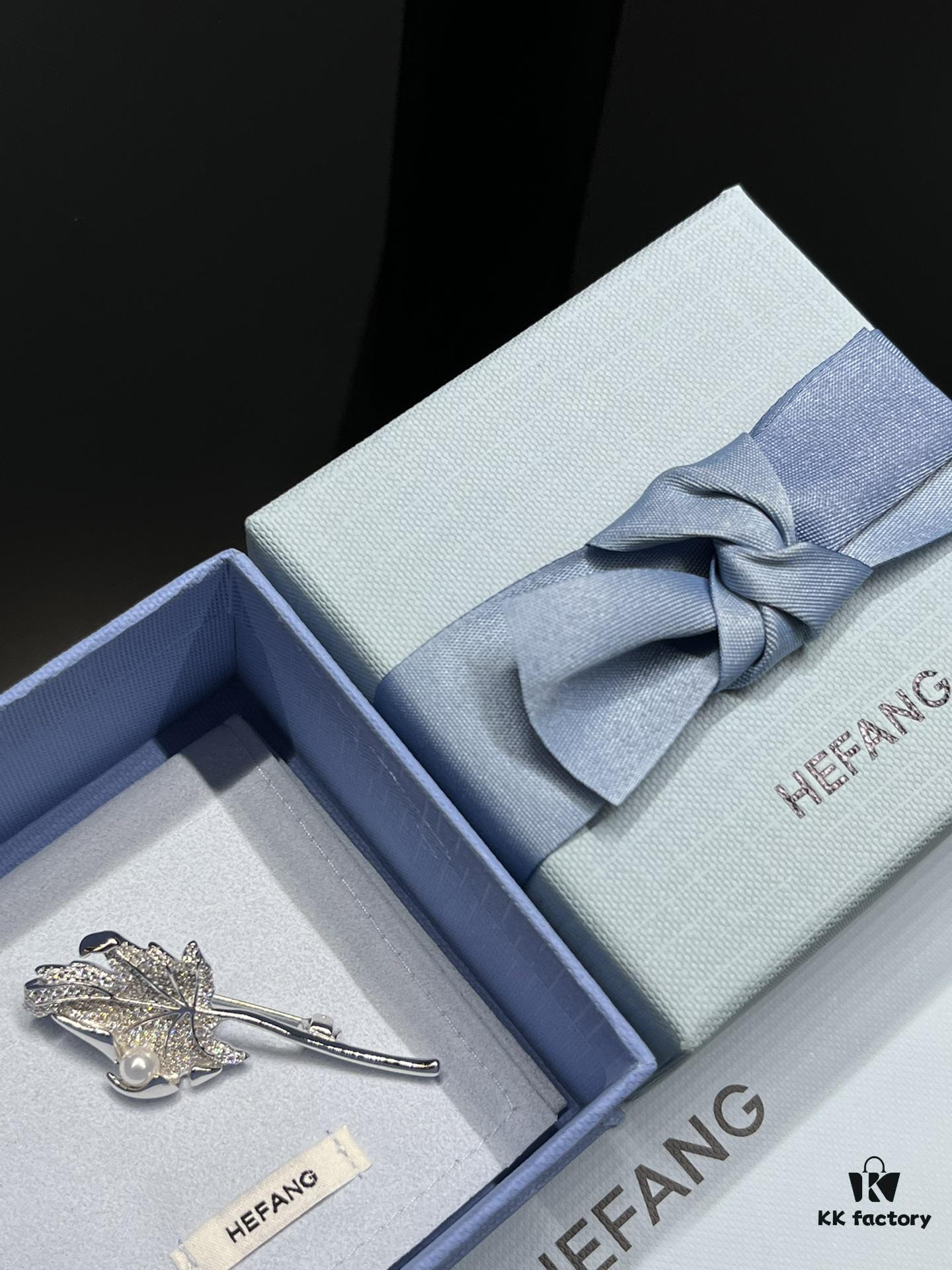 I guess your coat is still missing a brooch 🔷