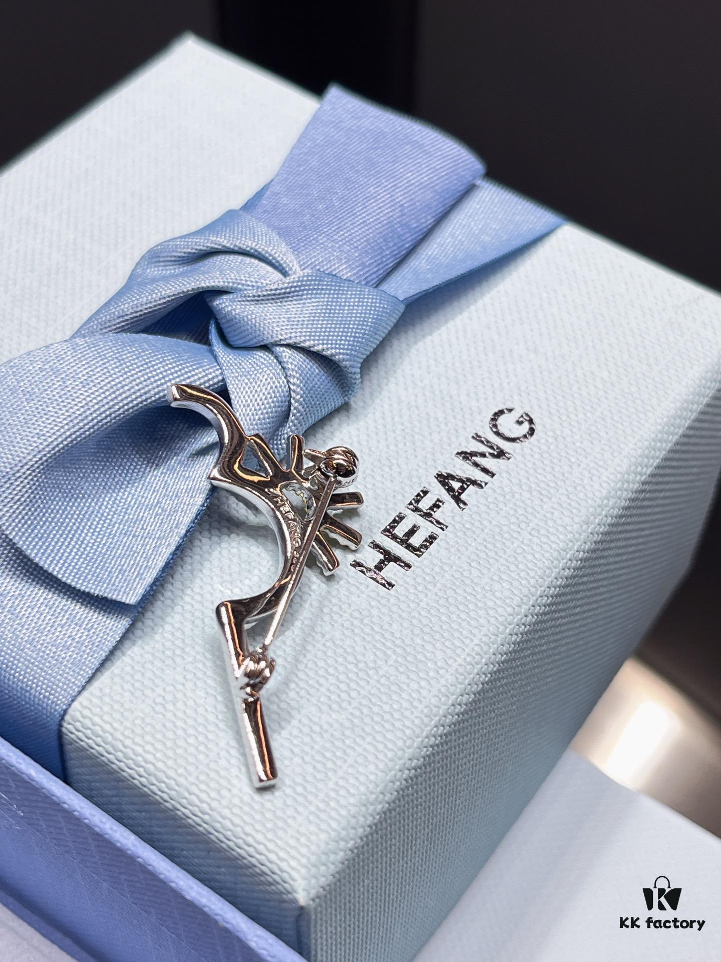 I bet your coat is missing a brooch🔷