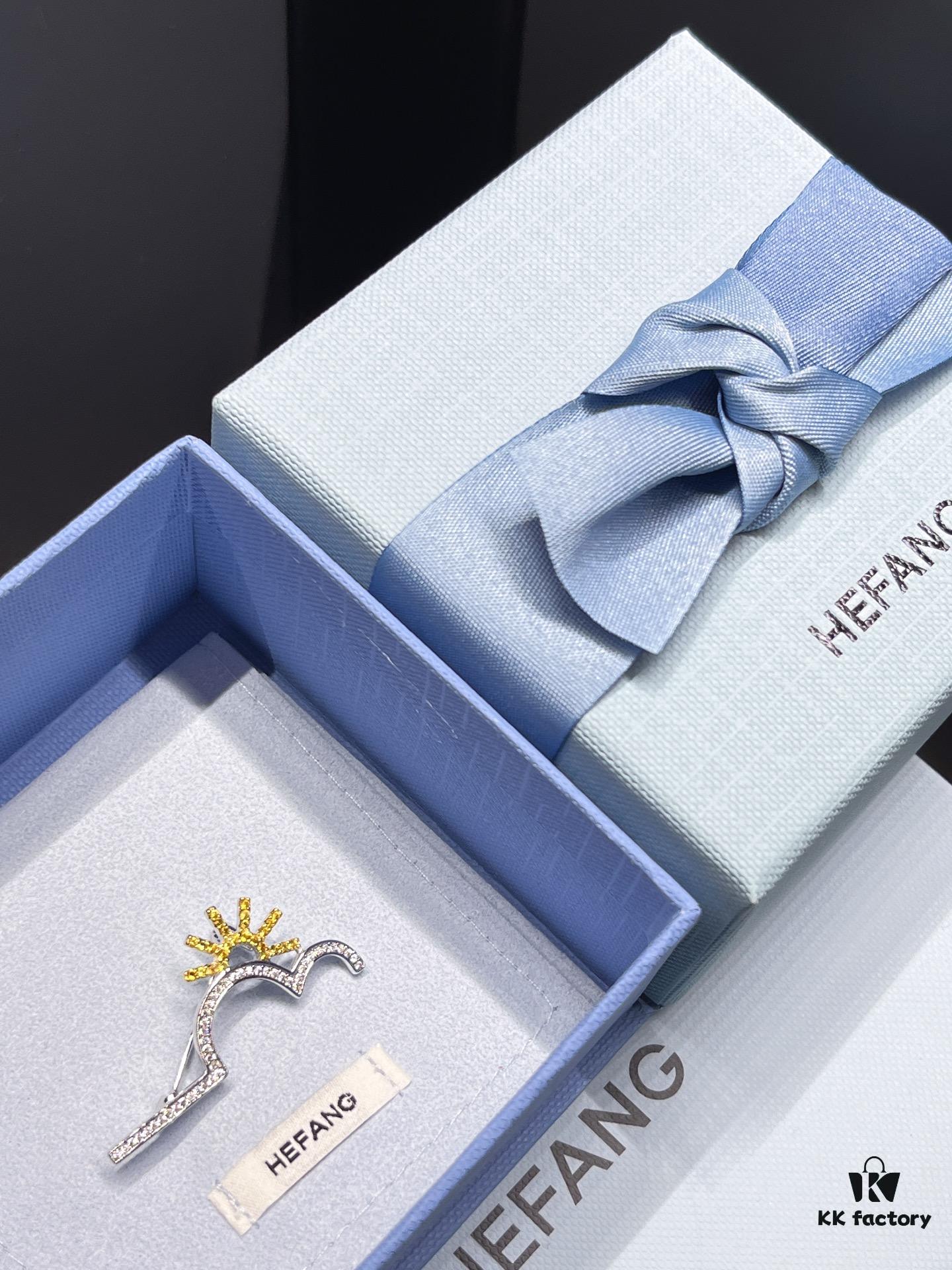 I bet your coat is missing a brooch🔷