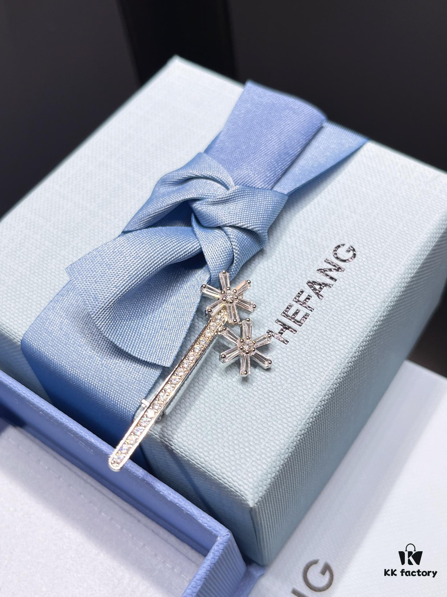 I guess your coat is still missing a brooch 🔷