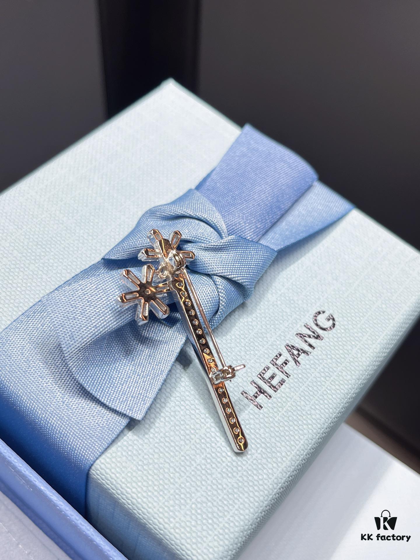 I guess your coat is still missing a brooch 🔷