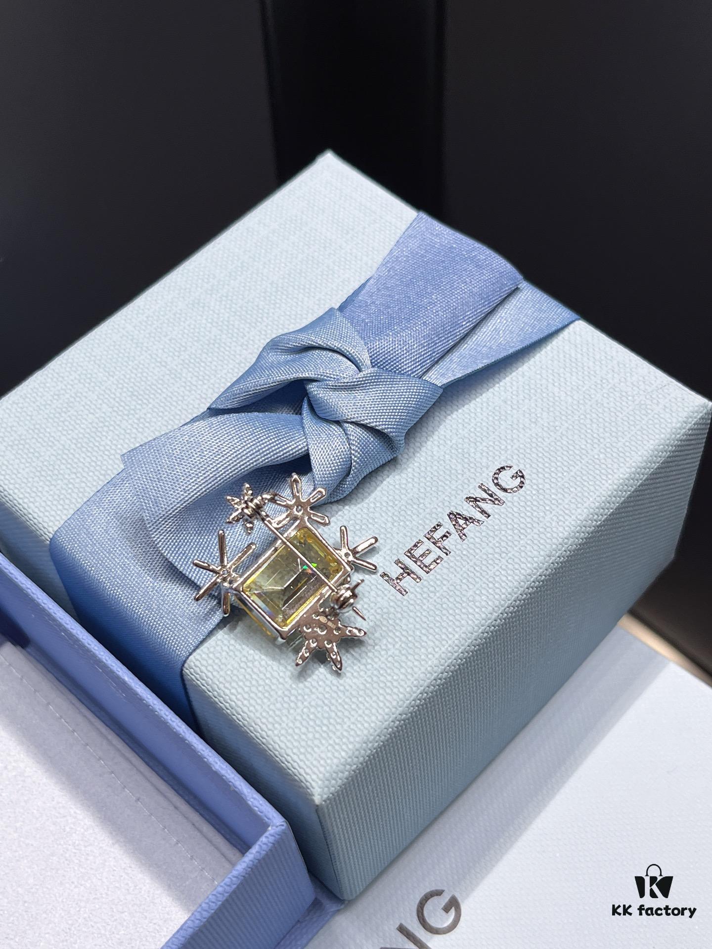 I bet your coat is missing a brooch🔷