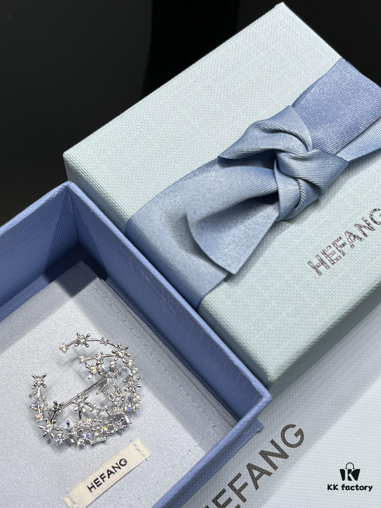 I guess your coat is still missing a brooch 🔷