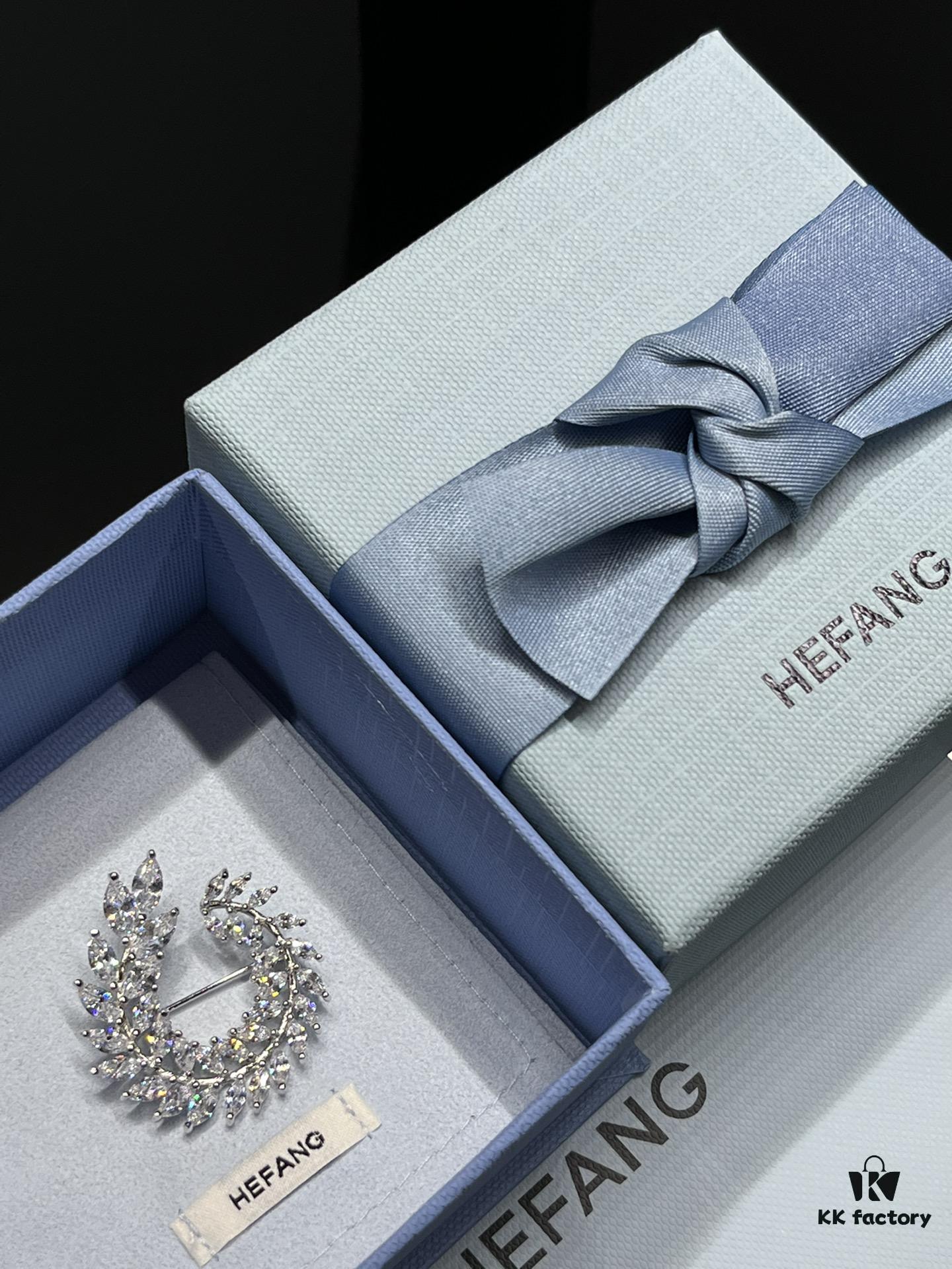 I guess your coat is still missing a brooch 🔷