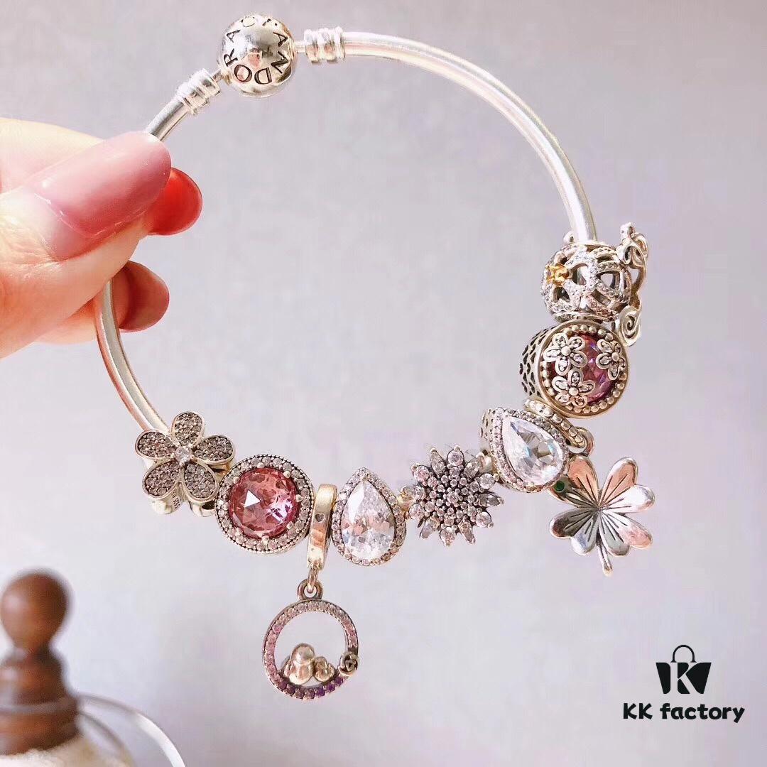 Pandora Pandora Flower 🌺 New Arrival! Perfectly crafted with one-to-one material matching the official counter, quality comparable to authentic store products! Sparkling diamond daisy flower 🌺, fairy tale pumpkin carriage, pink cat's eye daisy, colorful snowflake beads, 'Home of Love' pendant, sparkling teardrop 💧, pink cat's eye, flower 🌺 pendant, complete with original counter packaging! 🍃🌺