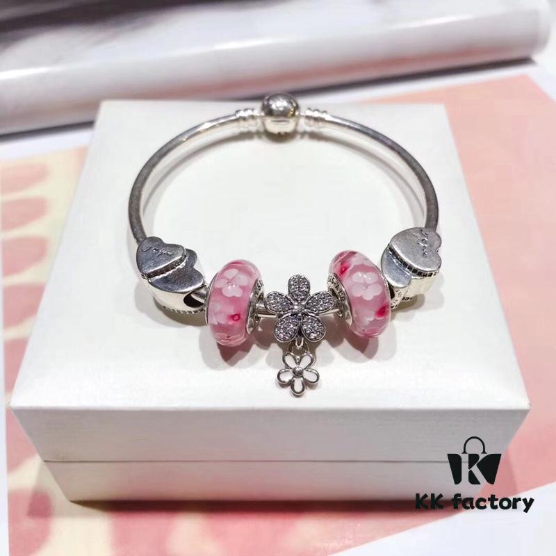 Pandora Pandora Peach Blossom Daisy Flower New Arrival! Crafted with counter materials for a perfect 1:1 replica, quality comparable to official store. Featuring peach blossom glass bead, Valentine's Day double heart charm, and fully diamond-encrusted daisy flower pendant. Made in S925 silver with official packaging!