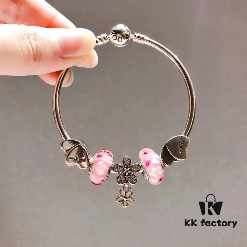 Pandora Pandora Peach Blossom Daisy Flower New Arrival! Crafted with counter materials for a perfect 1:1 replica, quality comparable to official store. Featuring peach blossom glass bead, Valentine's Day double heart charm, and fully diamond-encrusted daisy flower pendant. Made in S925 silver with official packaging!