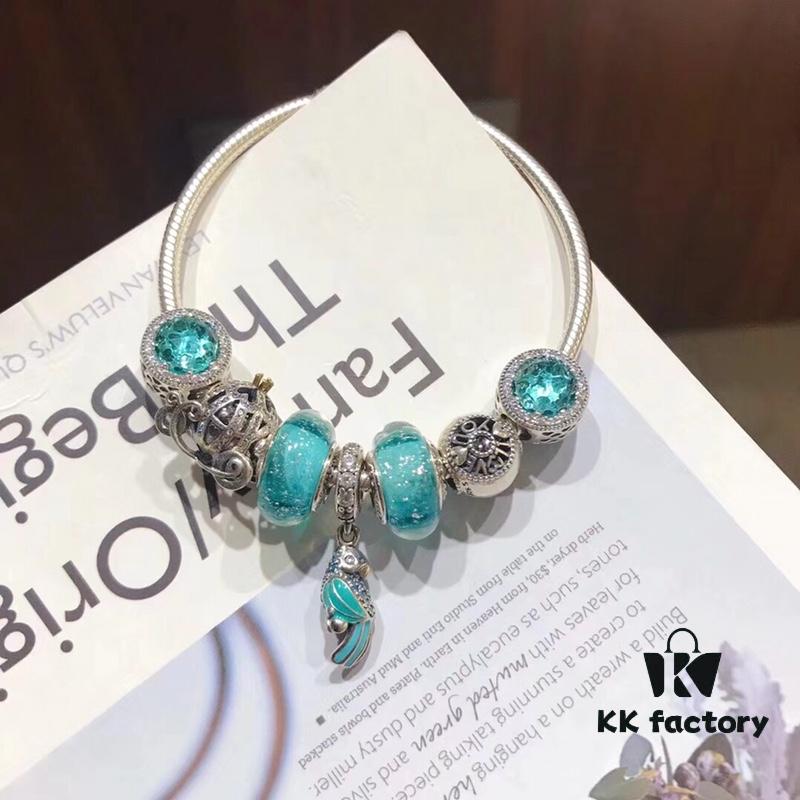 Pandora Mint Parrot New Arrival! Made with counter materials, perfectly crafted to match the original quality. Featuring mint moonstone glass, mint diamond-cut cat's eye, fairy tale pumpkin carriage, I Love You beads, mint parrot charm, refreshing and elegant. Comes with S925 silver and official retail packaging!