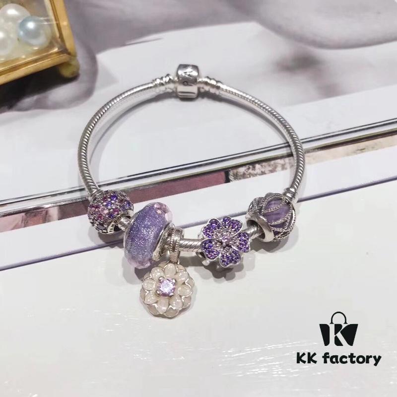 Pandora Pandora Silver Wire Purple Flower New Arrival! Highest Quality Available, Compatible with Official Counter Cleaning! Made with Cabinet Materials, Perfect 1:1 Craftsmanship! Imported Original Purple Glass from Thailand 🇹🇭, Sparkling Diamond Beads, Shiny Full-Paved Purple Five-Petal Flower, Purple Lace-Covered Ball Pendant. S925 Silver Comes with Official Packaging!
